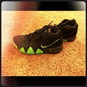 Basketball shoes